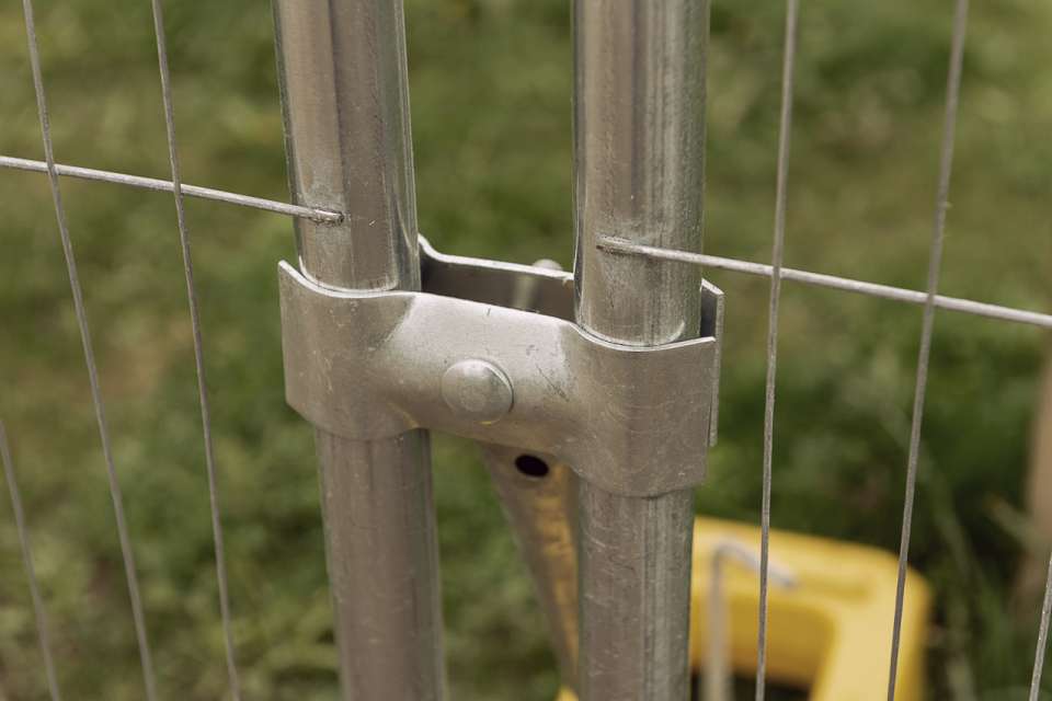 Anti-Climb Temporary Fence Panel - 6'6" Tall x 11'6" Wide: 500' Package - Image 5