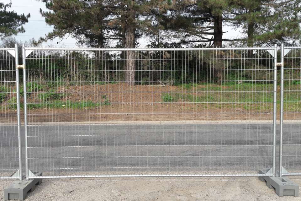 Anti-Climb Temporary Fence Panel - 6'6" Tall x 11'6" Wide: 1000' Package - Image 3